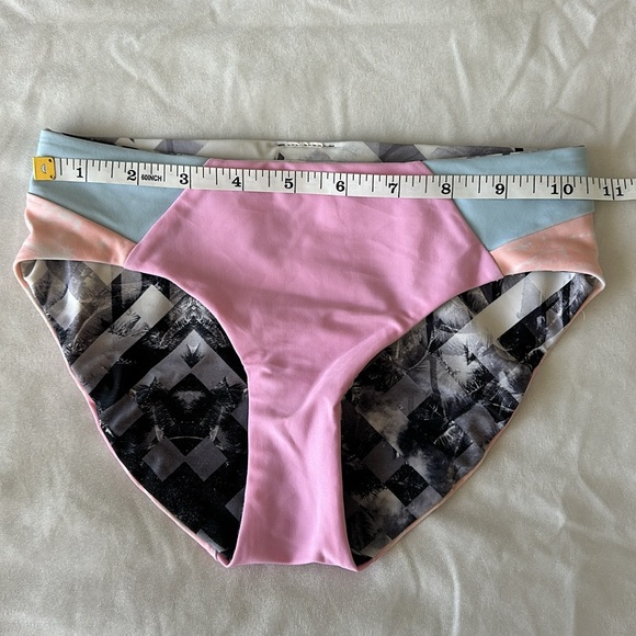 Ivivva Reversible Girl’s 2 Piece Swim Set - Picture 6 of 9